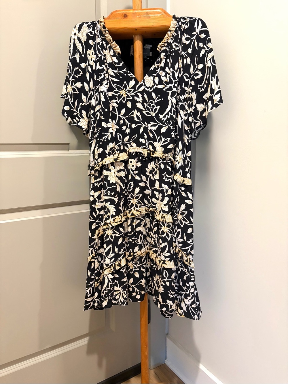 Anthropologie Black and Cream Floral Tiered Midi Dress Viscose 1X
